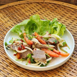 ยำคอหมูย่าง