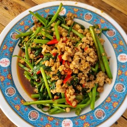 ผัดผักบุ้ง (ลูกค้าระบุเนื้อสัตว์ด้วยค่ะ)