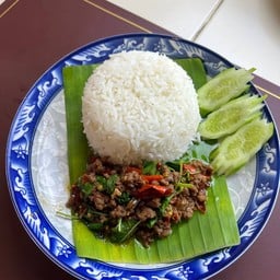 ข้าวกะเพราเนื้อโคขุน