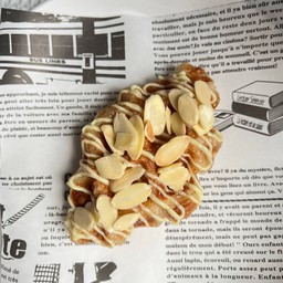 ครอฟเฟิล อัลมอนสไลด์ ราดวนิลา