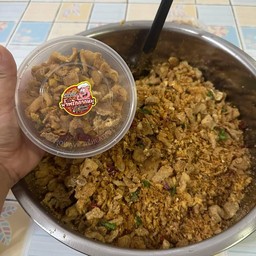 น้ำพริกกากหมูน้องอุ้มรัก ตลาดสี่มุมเมือง
