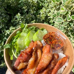 ข้าวหมูแดดเดียวทอด