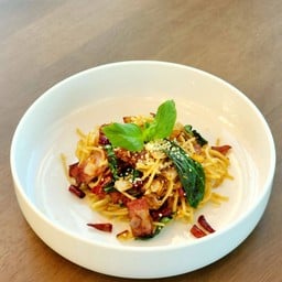 สปาเก็ตตี้เบคอนพริกแห้ง