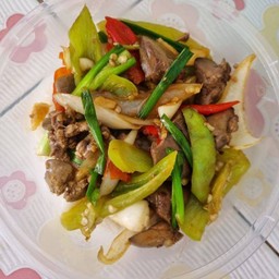 ผัดพริกหยวกใส่เครื่องในไก่