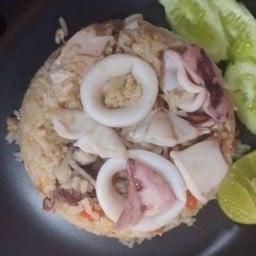 ข้าวผัดปลาหมึก