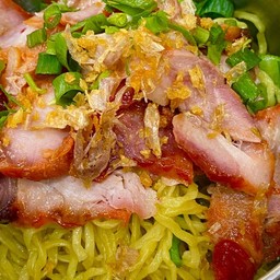 บหมี่ หมูแดง