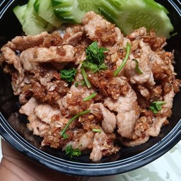 ข้าวหมูกระเทียม