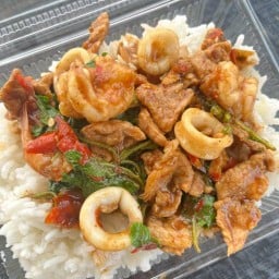 อาหารตามสั่ง ครัวคุณนงค์ ร้านอาหารตามสั่งปากซอยแตงมณี