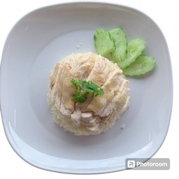 ข้าวมันไก่ต้ม เนื้อนุ่มฉ่ำ