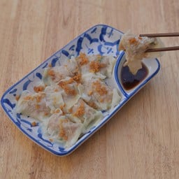 เกี๊ยวลวกจิ้ม