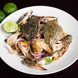 ยำปูม้าสด 2 ตัว