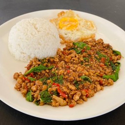 ข้าวกะเพรา เนื้อโคขุน