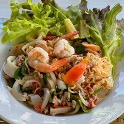 ยำแซ่บทะเลระเบิด