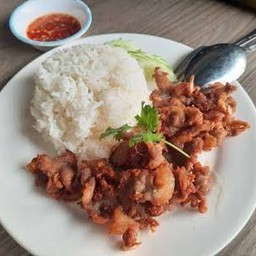 หมูสามชั้นทอดน้ำปลาราดข้าว