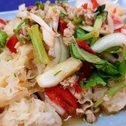 ยำเห็ดหูหนูขาว