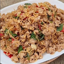 มาม่าขี้เมากระเพราหมู