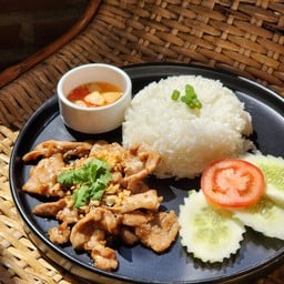 ข้าวหมูกระเทียม