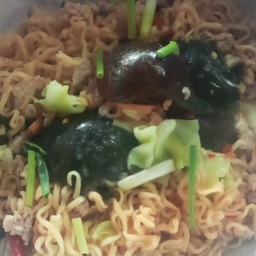 มาม่าต้มยำไข่เยี่ยวม้า