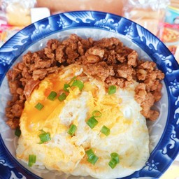 หมูสับกระเทียมไข่คู่รากข้าว