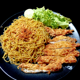 บะหมี่คลุก  ไก่ทอดทงคัตสึ
