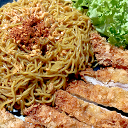บะหมี่คลุก  หมูทอดทงคัตสึ