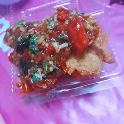 กะเพราทอดกรอบราดข้าว