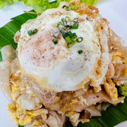 ตามใจสั่งก๋วยเตี๋ยวกะเพราสปาเก็ตตี้เครื่องดื่มเย็น