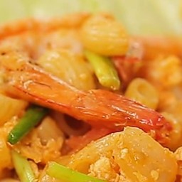 มักกะโรนีผ้ดไข่ใส่กุ้ง