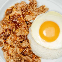 ผัดกระเทียมพริกไทย (กับข้าว)