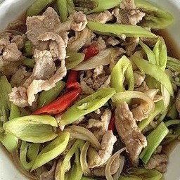 ผัดพริกหยวก กับข้าว