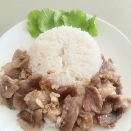 หมูกระเทียม