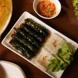 หมูห่อใบชะพลู ( Fried pork in wild betel leaves )