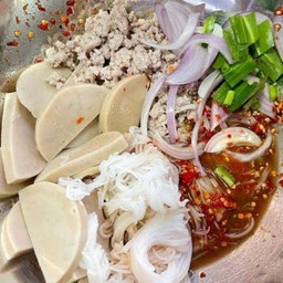ยำขนมจีนหมูยอหมูสับ LM