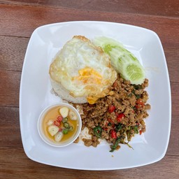 ข้าวกระเพราเนื้อ