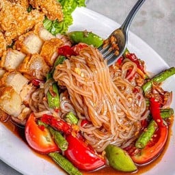 ตำเส้นเล็กหมูกรอบ