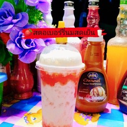 สตอเบอร์รี่นมสดเย็น