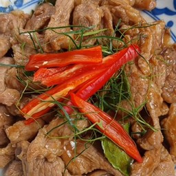 หมูผัดน้ำปลาร้า