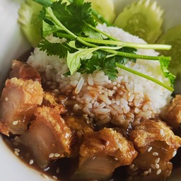 ร้านหมูกรอบโคตรมงคลทูโก