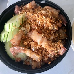หมูสามชั้นทอดกระเทียมราดข้าว