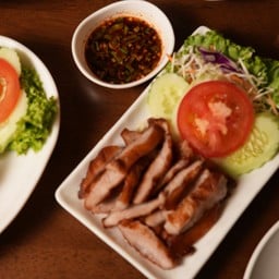 คอหมูย่าง (Grilled pork neck)