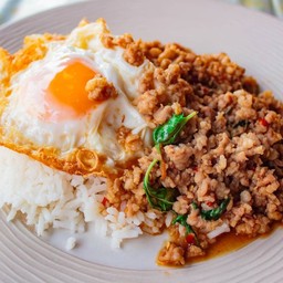 ข้าวราดกะเพราหมูสับ+ไข่ดาว