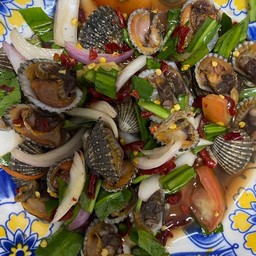 ยำหอยแคลง