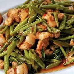 ผัดพริกแกง ผักบุ้ง กับข้าว