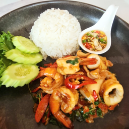 ข้าวราดกะเพราทะเล