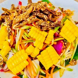 ยำมะม่วง ข้าวโพด ปลากรอบ