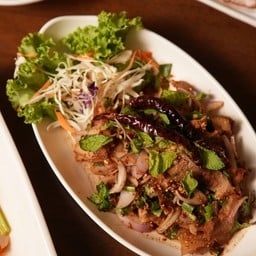 น้ำตกหมู (spicy grilledpork Salad)
