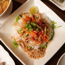 ขนมจีนทรงเครื่อง ( Rice noodles sauteed with meat and mix vegetable )