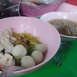 เตี๋ยวลูกชิ้นหมู (เป็นภาพประกอบเมนูอาหาร)