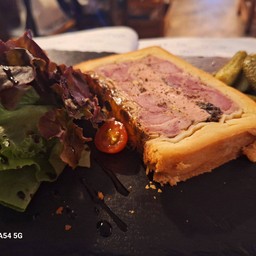 PATE EN CROUTE AU FOIE GRAS