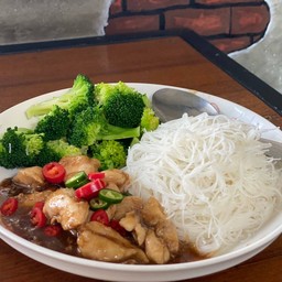 เส้นหมี่หน้าไก่